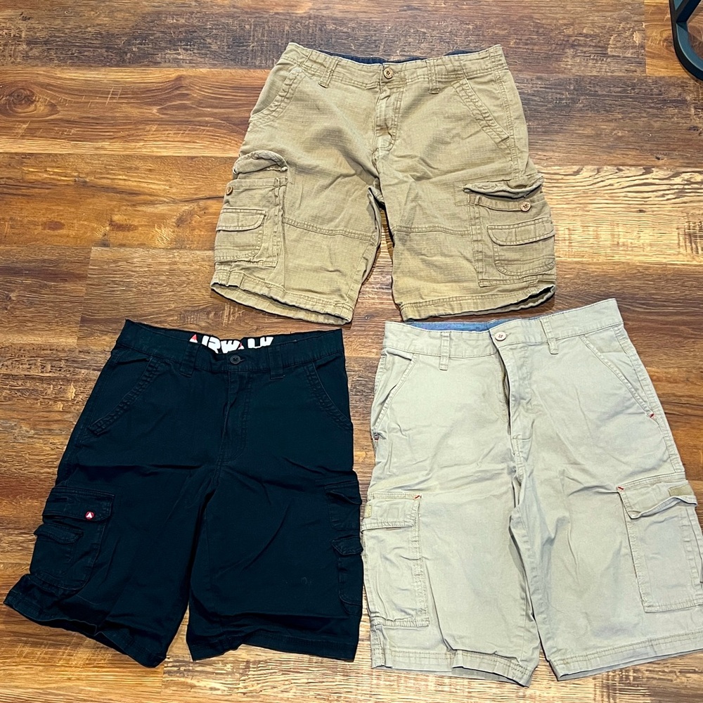 3 pairs of men’s cargo shorts, size 30